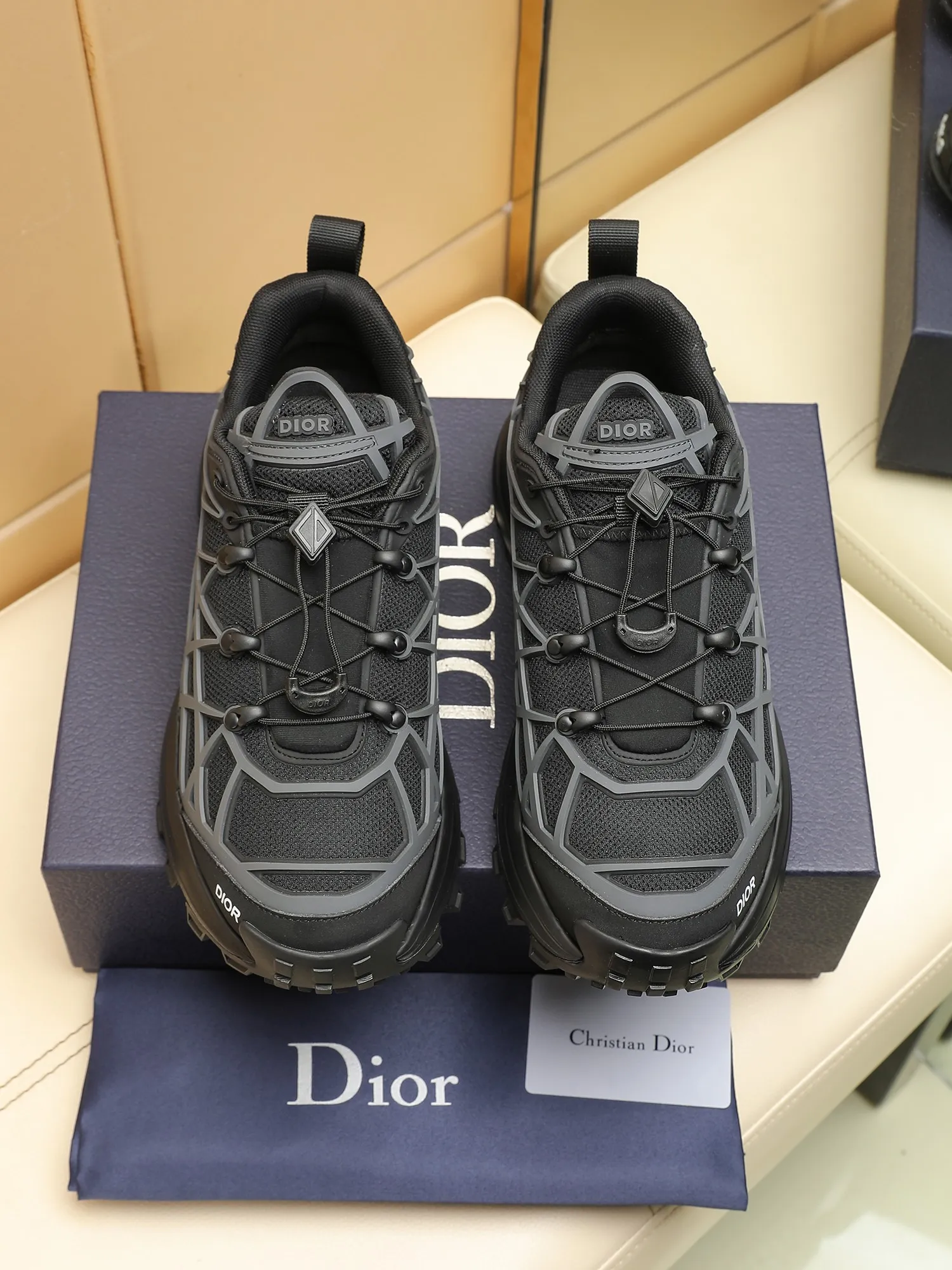 Men's Men's Shoes 💰520 [New Style] 🏍️🏍️Dior-B31 RUNNER sneakers highlight the fashionable silhouette, decorated with curved cannage pattern, reinterpreting classic patterns in a structural style, enriching Dior's 2023 summer men's wear series. Meticulously crafted using the advanced craftsmanship of hiking shoes, it blends outdoor culture with Dior heritage. Code number 38-45, multiple colors available, 38-44 (45 can be customized